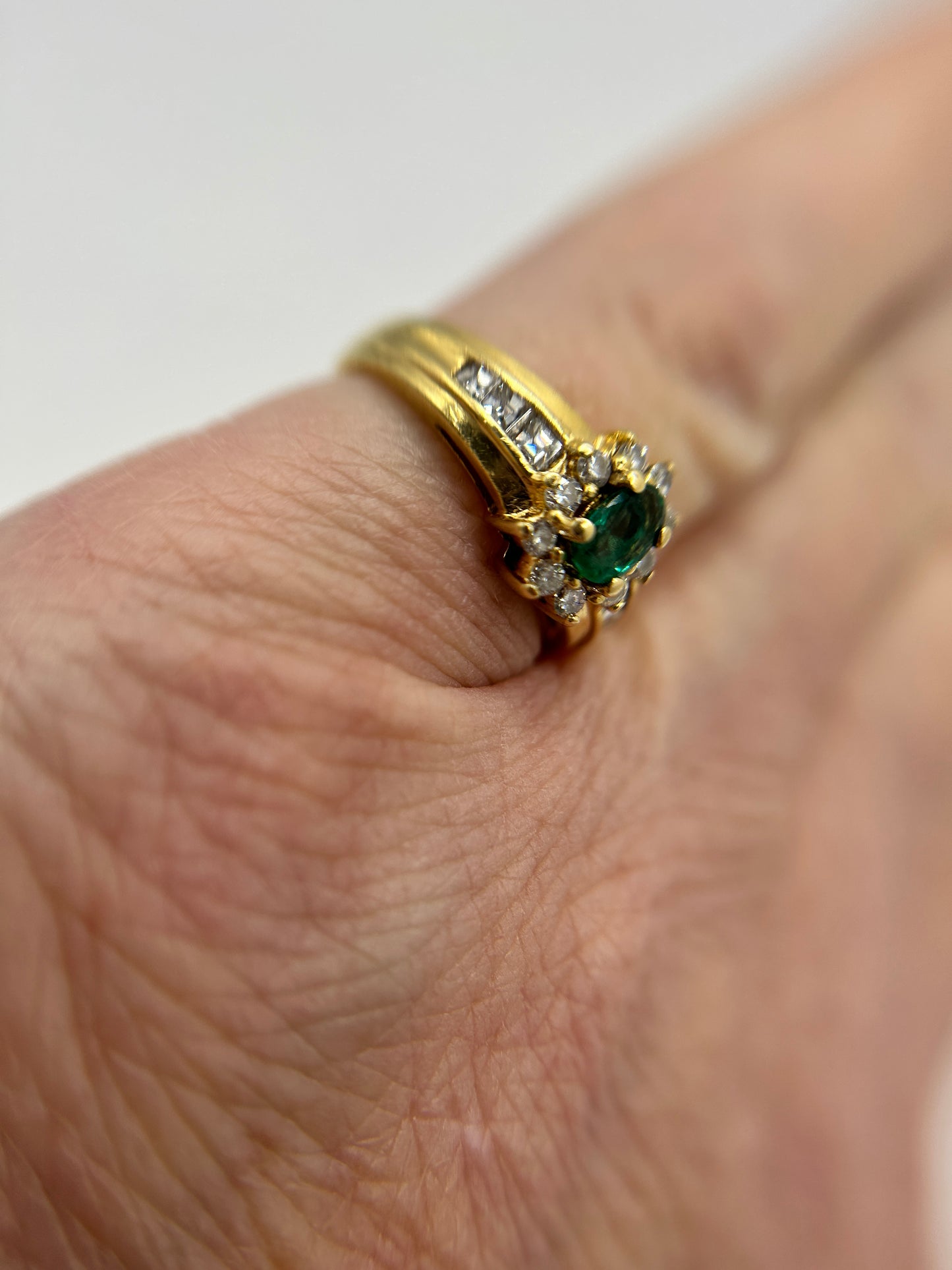 18ct Yellow Gold Emerald & Diamond Cluster Ring (3.15g) Vintage