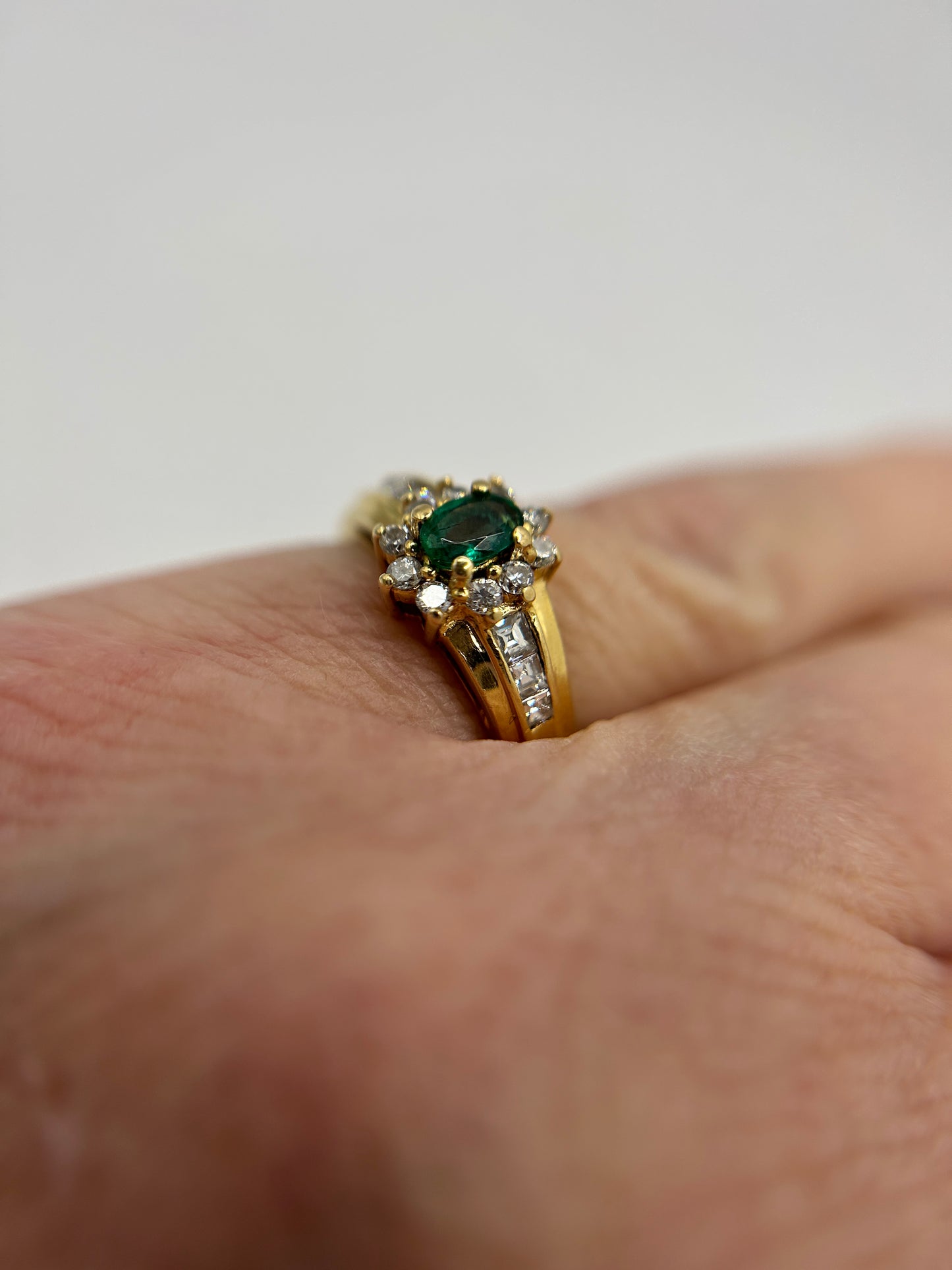 18ct Yellow Gold Emerald & Diamond Cluster Ring (3.15g) Vintage