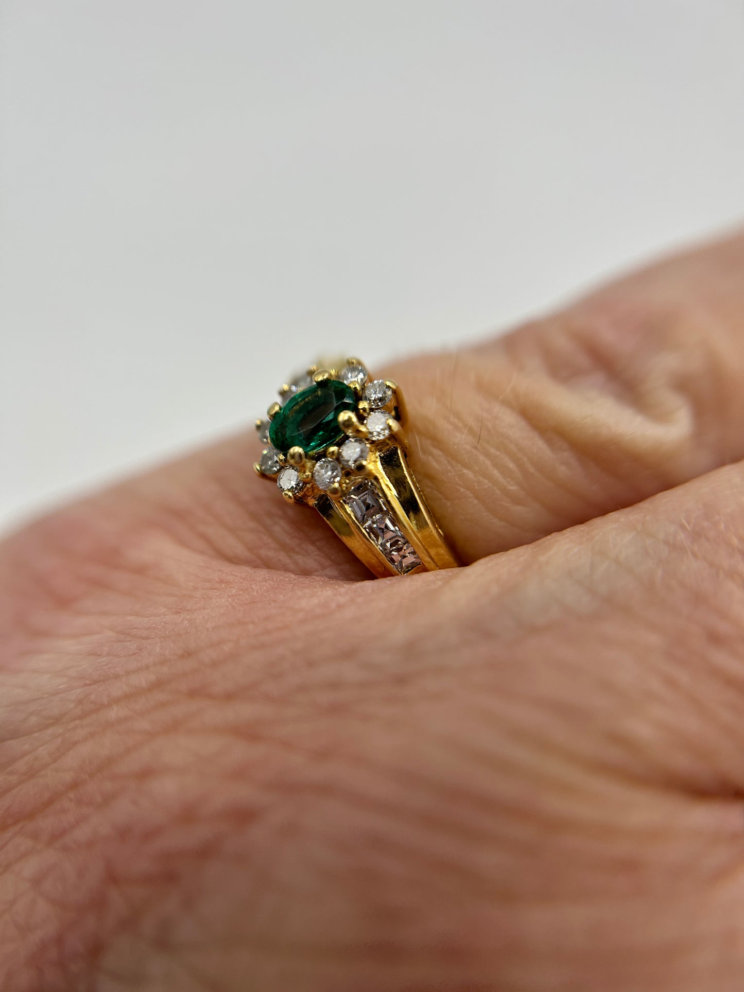 18ct Yellow Gold Emerald & Diamond Cluster Ring (3.15g) Vintage