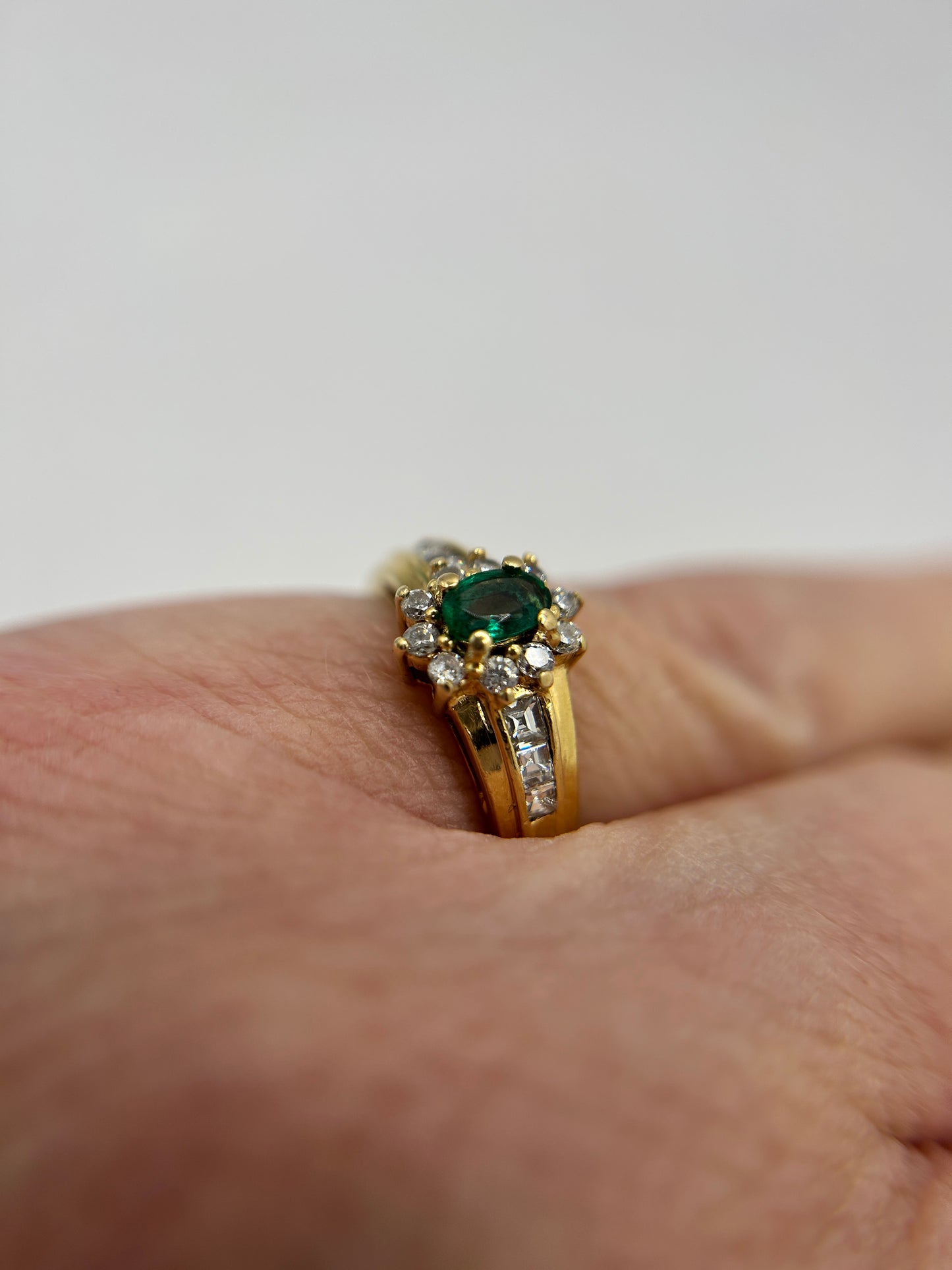 18ct Yellow Gold Emerald & Diamond Cluster Ring (3.15g) Vintage