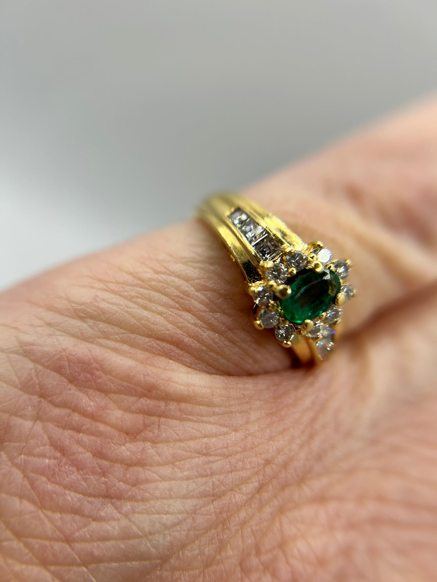 18ct Yellow Gold Emerald & Diamond Cluster Ring (3.15g) Vintage