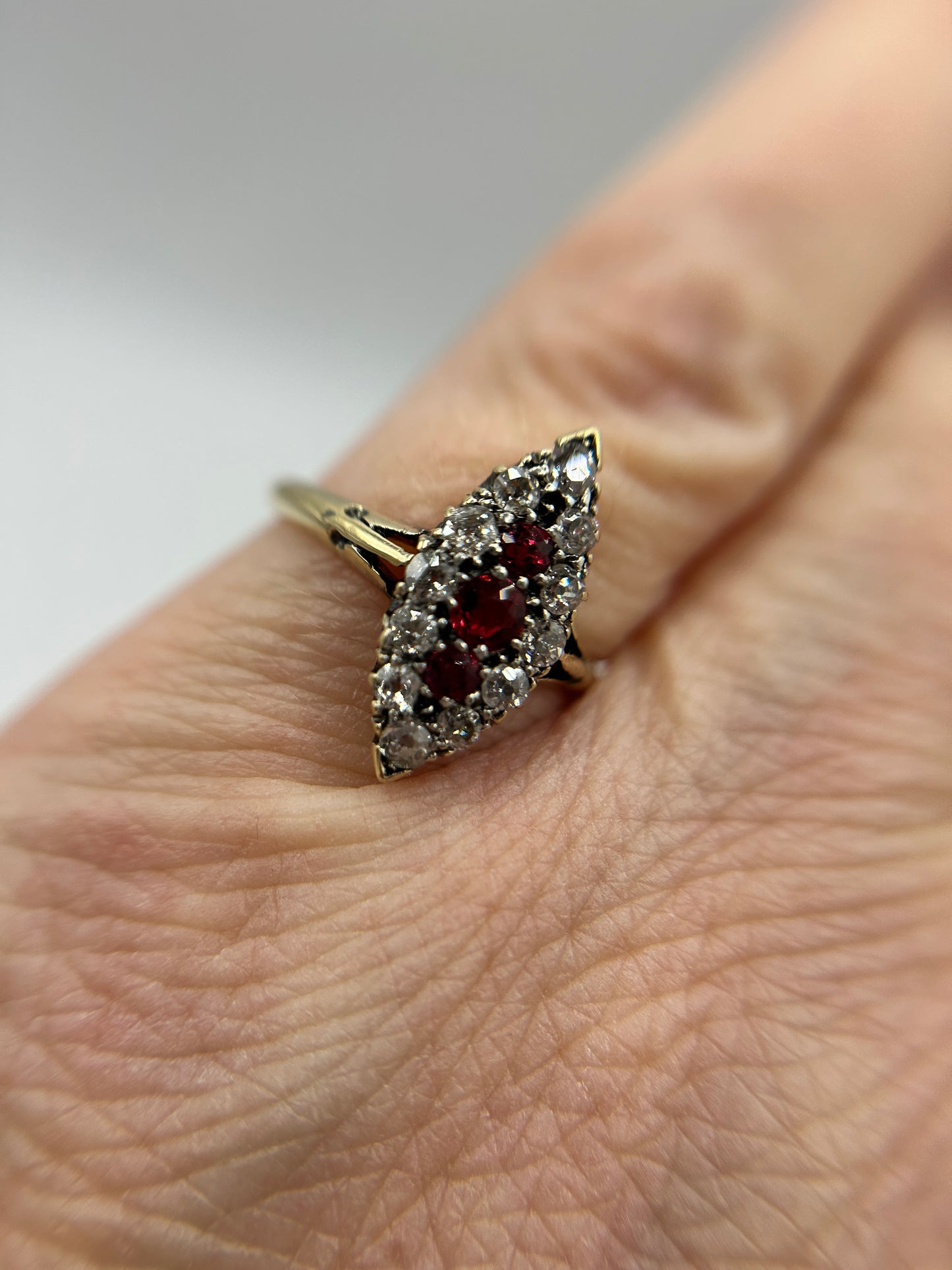 Stunning Vintage 18ct Gold Diamond & Red Spinel Marquise/Navette Cluster Ring
