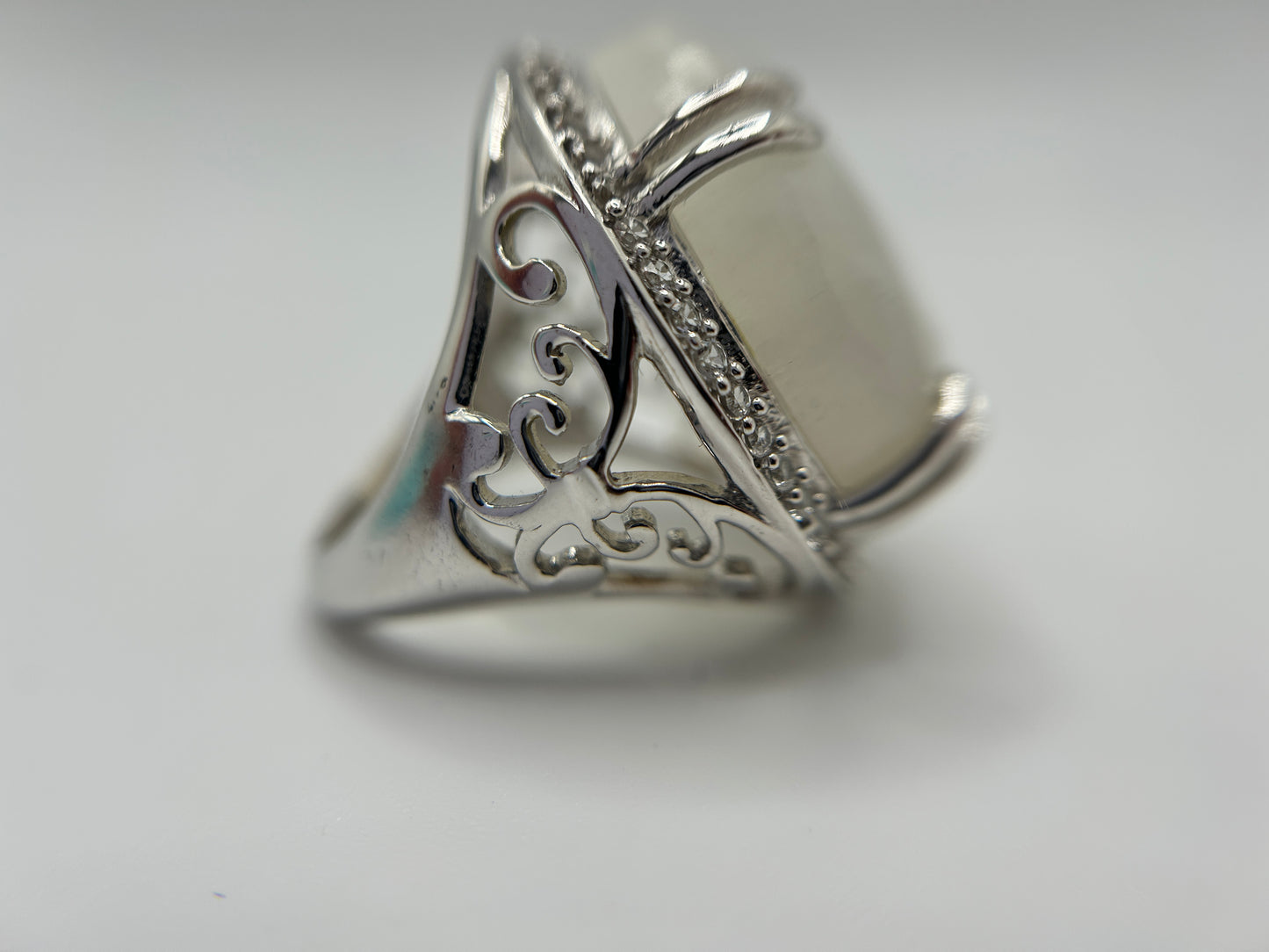 Capture the Celestial Glow: The Moonlight Ring