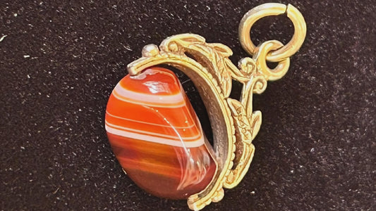 Stunning Vintage 1974 9ct Gold Agate Spinner Fob